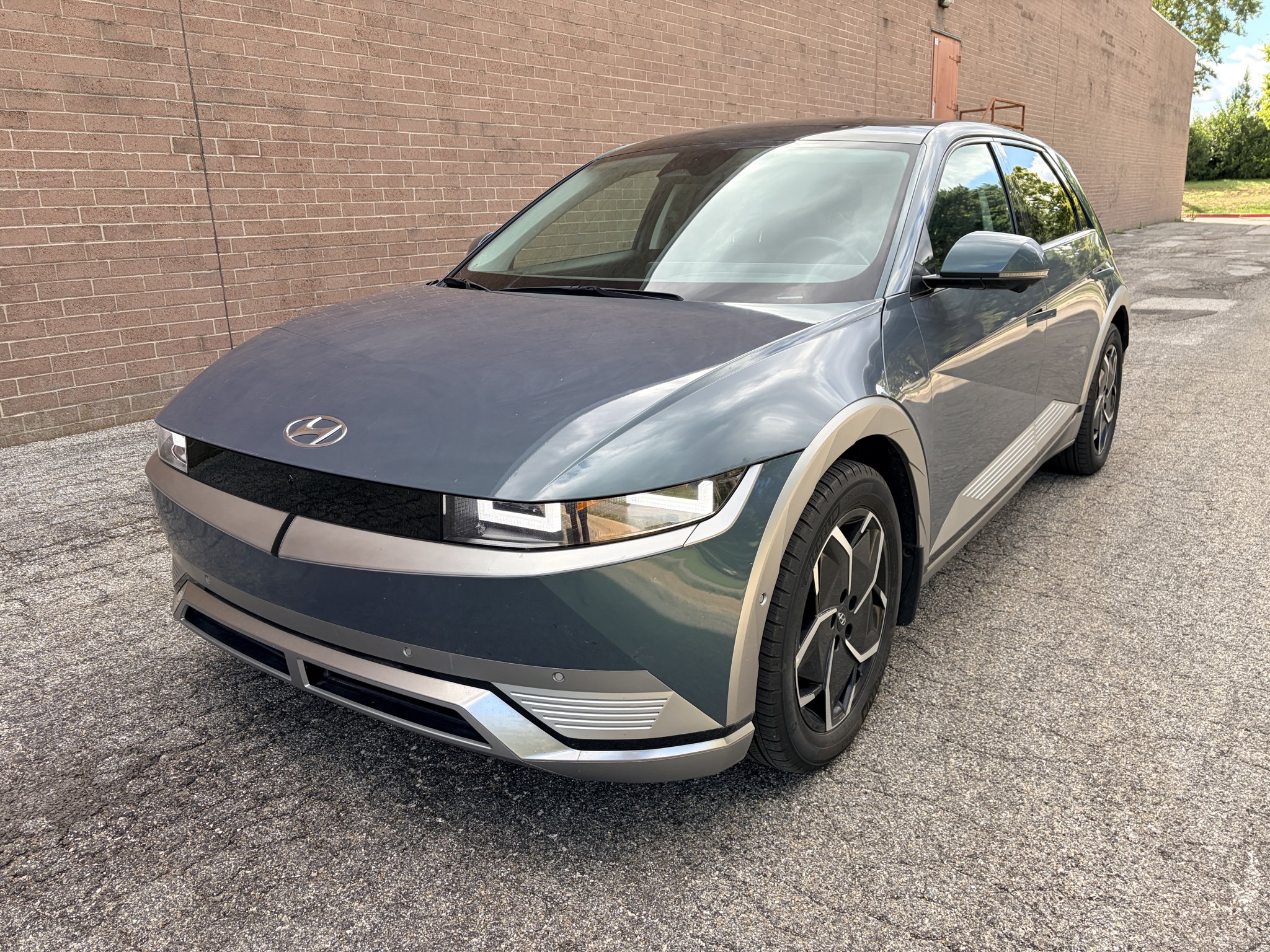 Used 2023 Digital Teal Hyundai Limited image 1