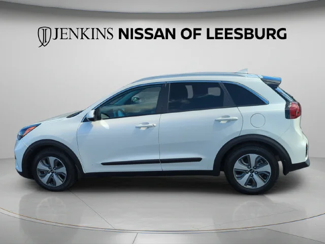 Used 2020 White Kia LX image 10