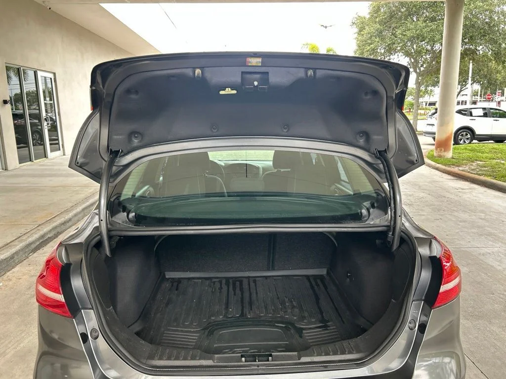 Used 2018 Gray Ford SE image 30