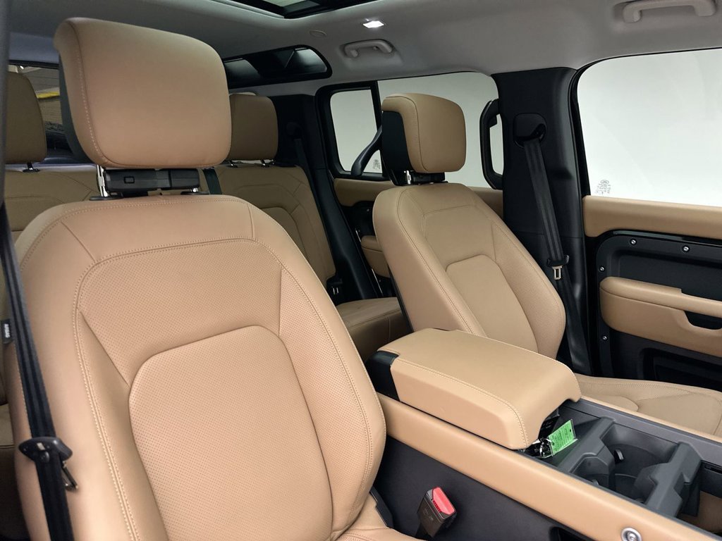 New 2026 Santorini Black Metallic Land Rover S image 6