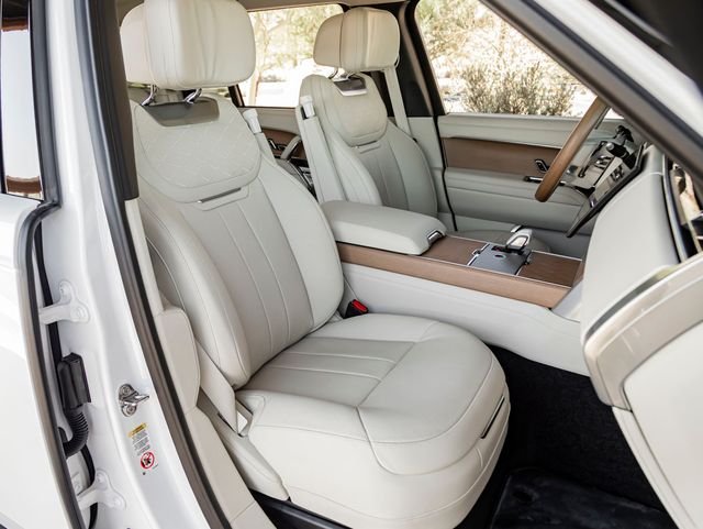 Used 2025 Icy White Gloss Land Rover SV image 32
