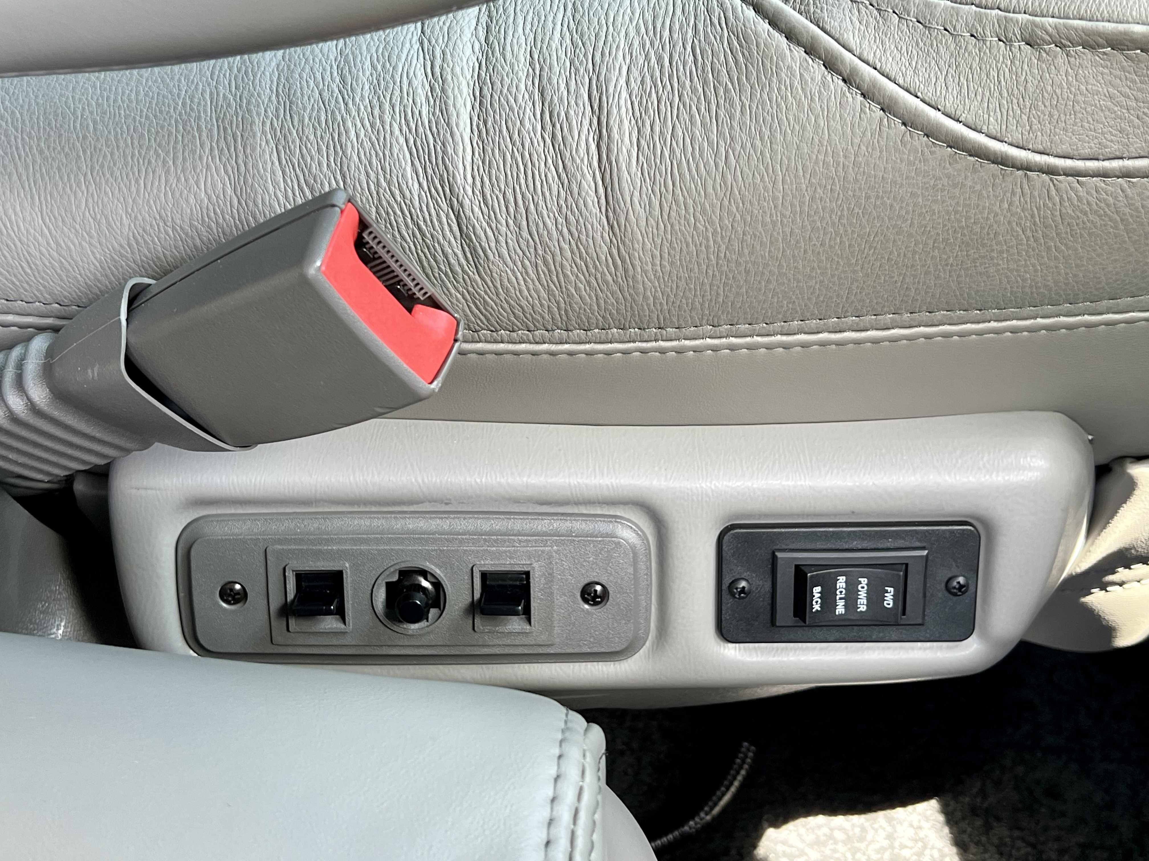 2025 GMC Savana Cargo Work Van - Photo 11