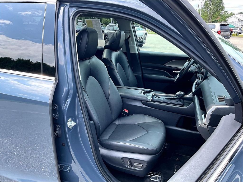 Used 2024 White Toyota XLE image 11