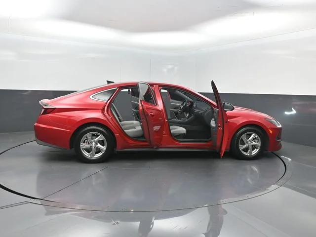 Used 2021 Red Hyundai SE image 30