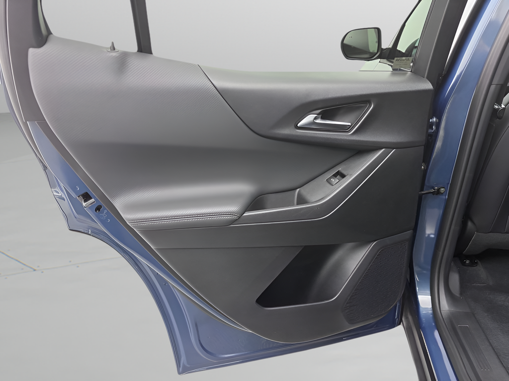 Used 2025 Lakeshore Blue Chevrolet LT image 29