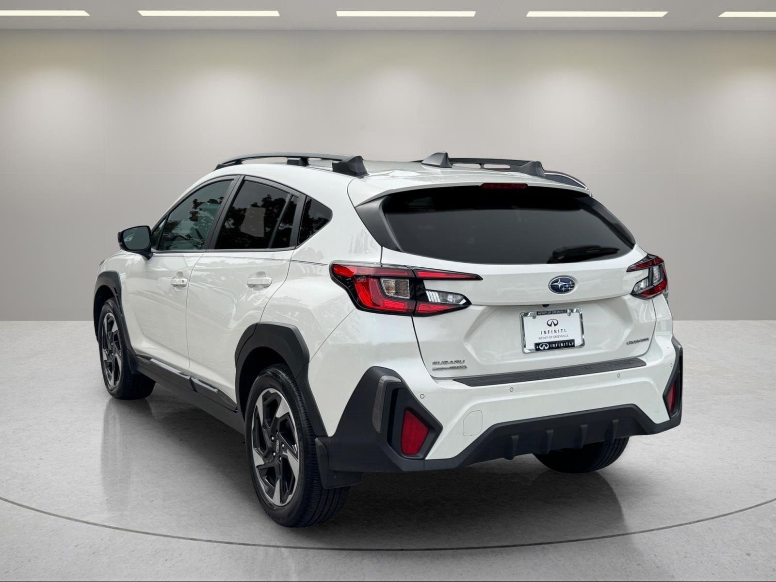 Used 2024 Crystal White Pearl Subaru Limited image 3