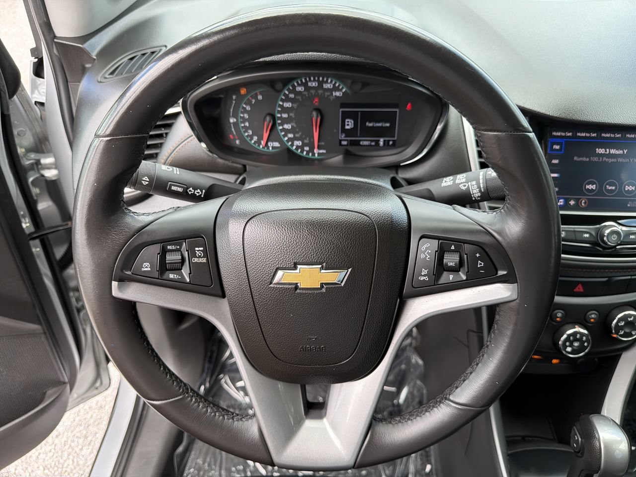 Used 2022 Silver Ice Metallic Chevrolet LT image 27