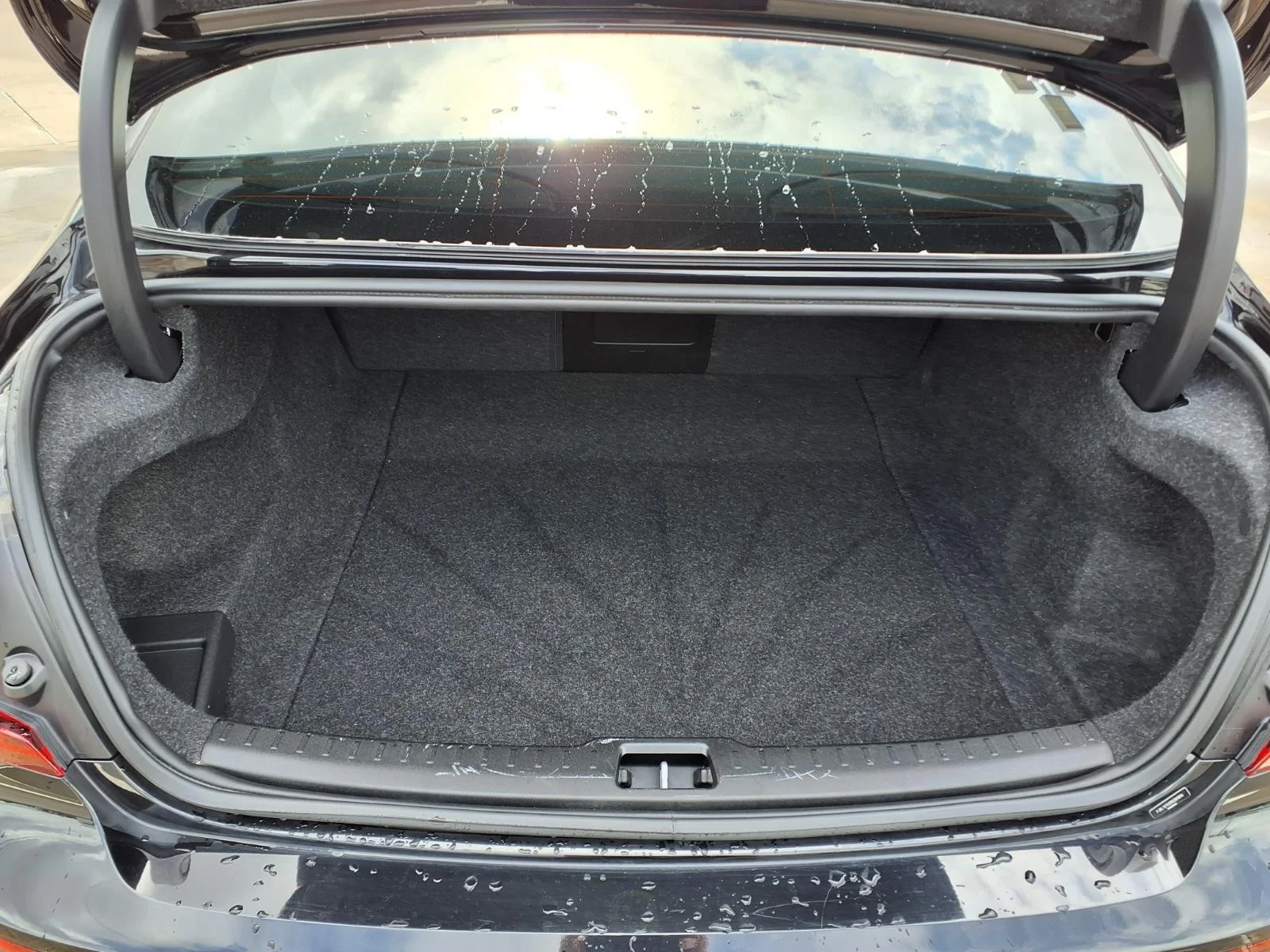 2024 Volvo S60 Plus Black Edition - 9