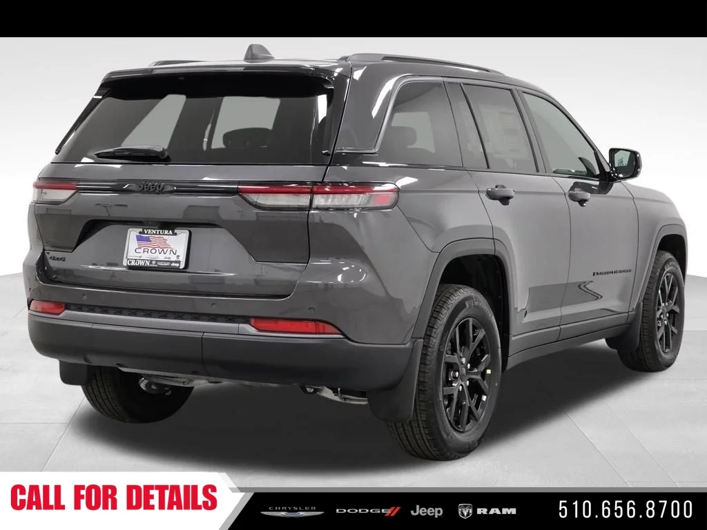 New 2026 Baltic Gray Metallic Clear-Coat Exterior Paint Jeep Altitude image 5