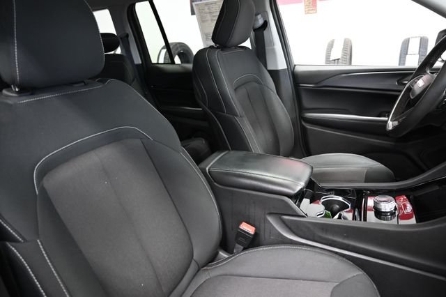 2023 Jeep Grand Cherokee Laredo - Photo 9