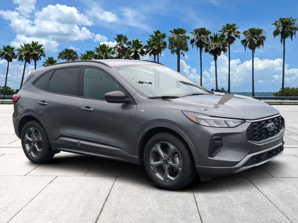 Used 2024 Gray Ford ST-Line image 3