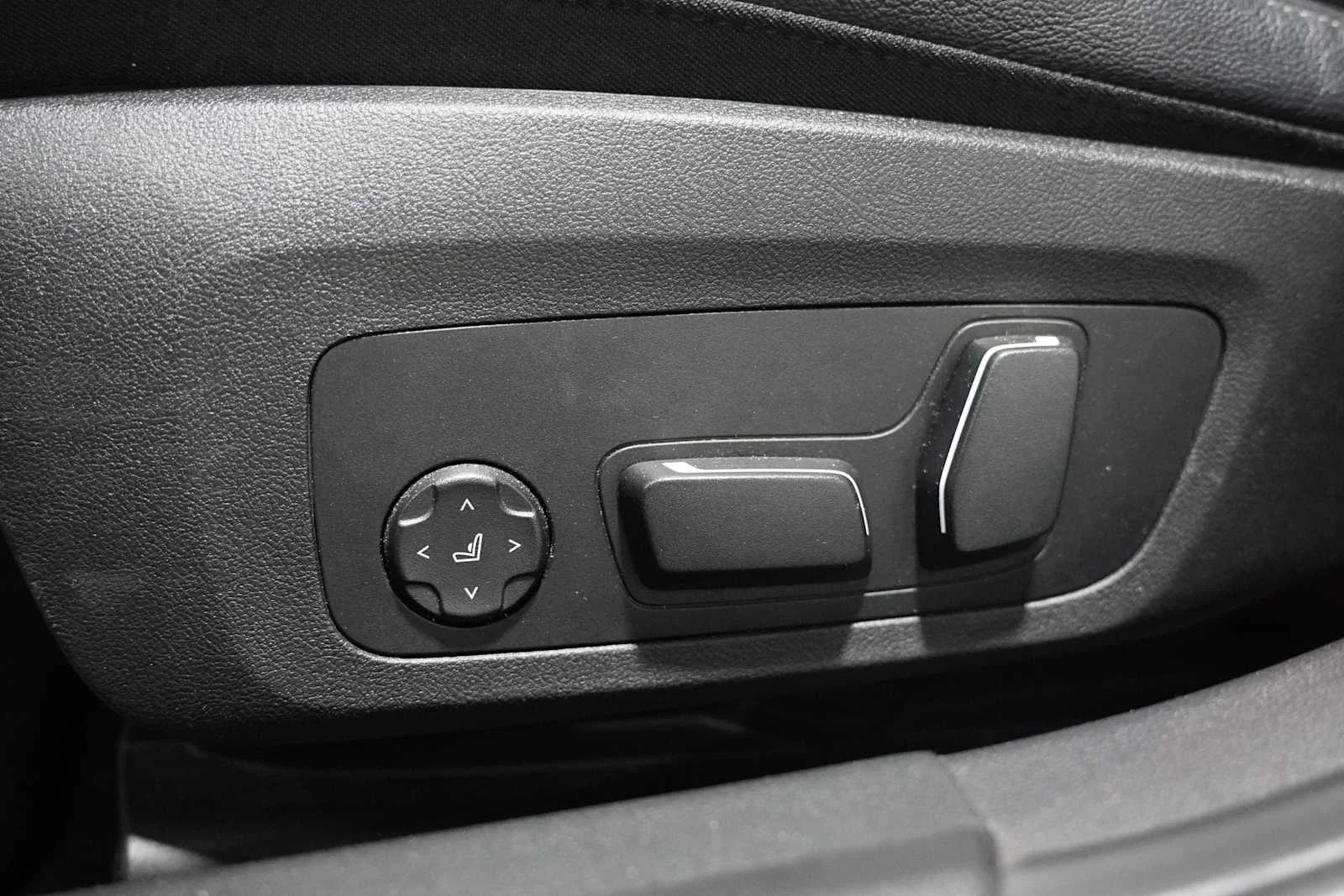 Certified Used 2024 Black Sapphire Metallic BMW 330i image 13