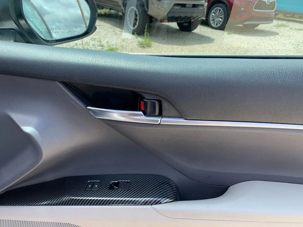 Used 2022 Silver Toyota LE image 19