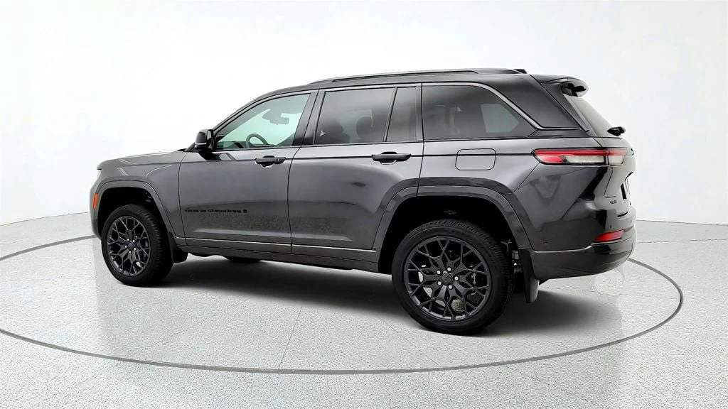 Used 2026 Baltic Gray Metallic Clearcoat Jeep Summit 4x4 w/ Obsidian Pkg image 7