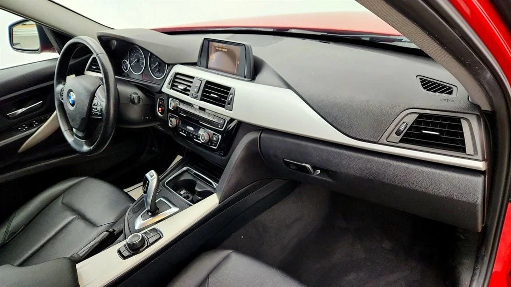 Used 2016 Melbourne Red Metallic BMW Sdn 320i xDrive AWD w/ Premium Pkg & Heated Seats image 20