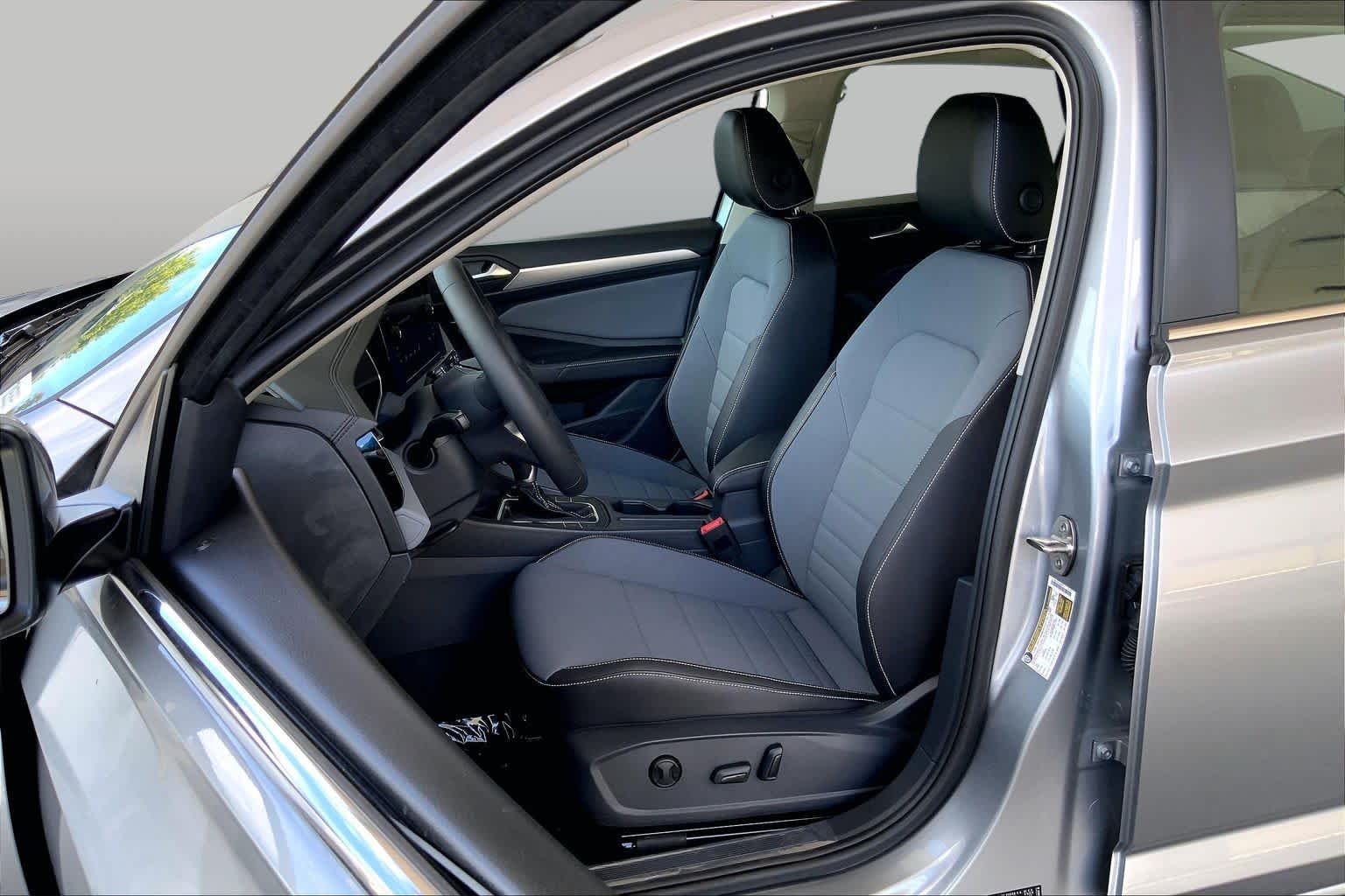 New 2026 Pyrite Silver Metallic Volkswagen SE image 9