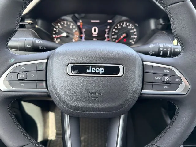 New 2026 Bright White Clearcoat Jeep Latitude image 29