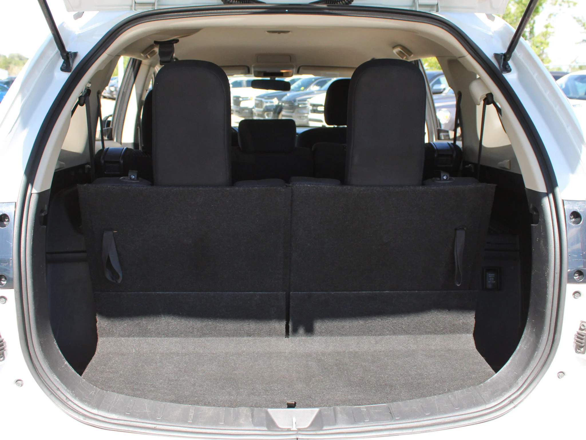 Used 2020  Mitsubishi ES * No Accidents | 7-Seater | Backup Camera | Heated Seats | AWD image 18