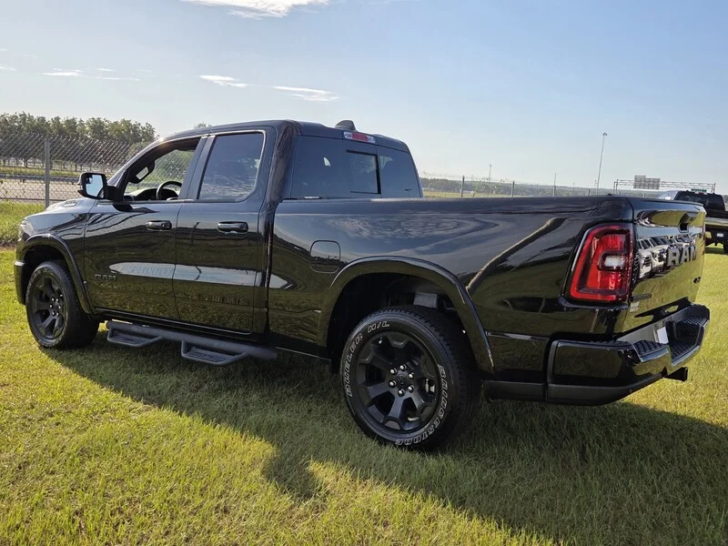 Used 2025 Diamond Black RAM BIG HORN image 9