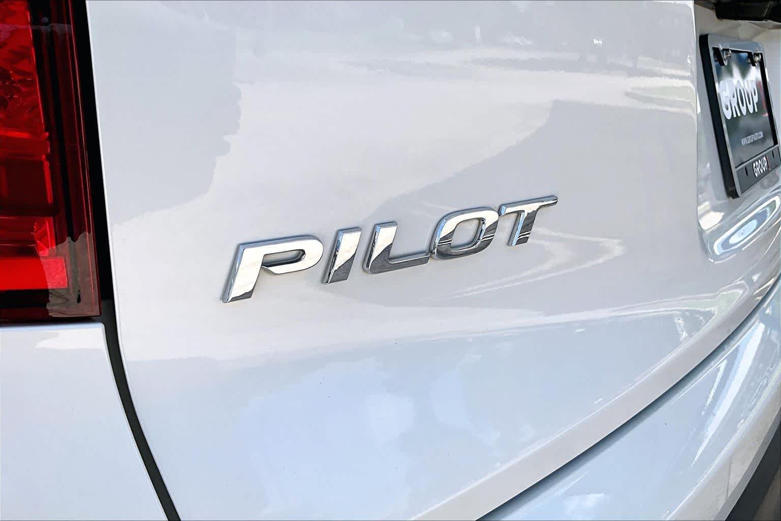 Certified Used 2016 White Diamond Pearl Honda EX image 31