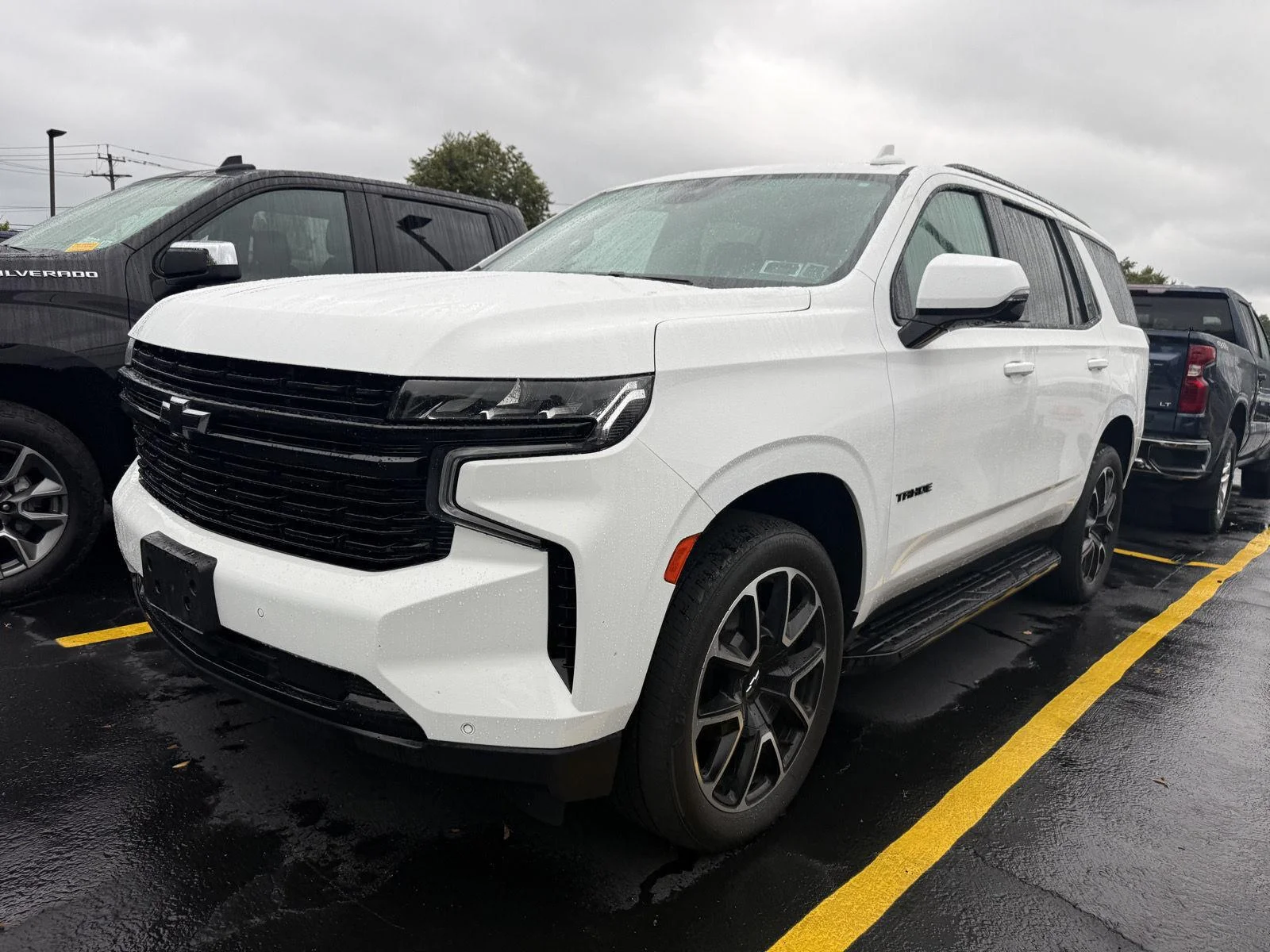 Used 2024 Summit White Chevrolet RST image 2