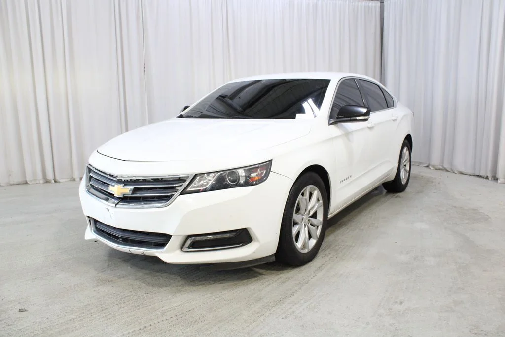 Used 2018 White Chevrolet LT image 35