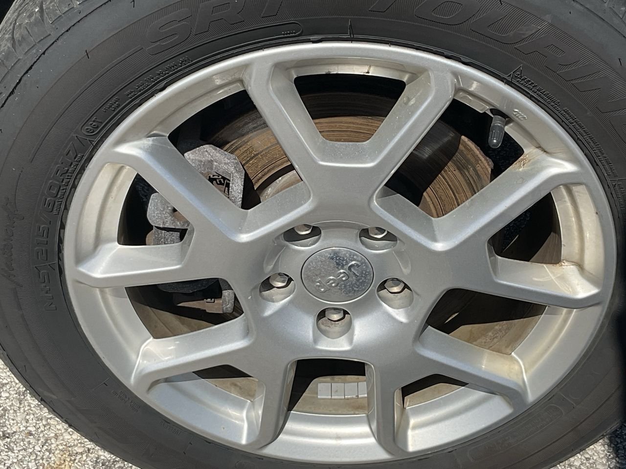 Used 2019 BLUE Jeep Latitude image 10