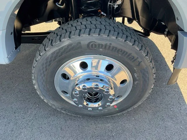 New 2027 Gray Ford Platinum image 16
