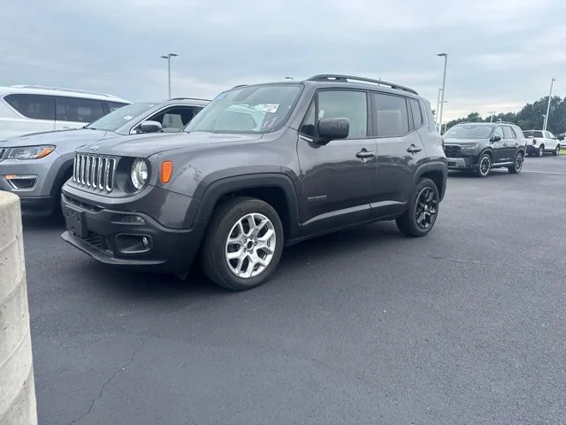 Used 2018 Gray Jeep Latitude image 3