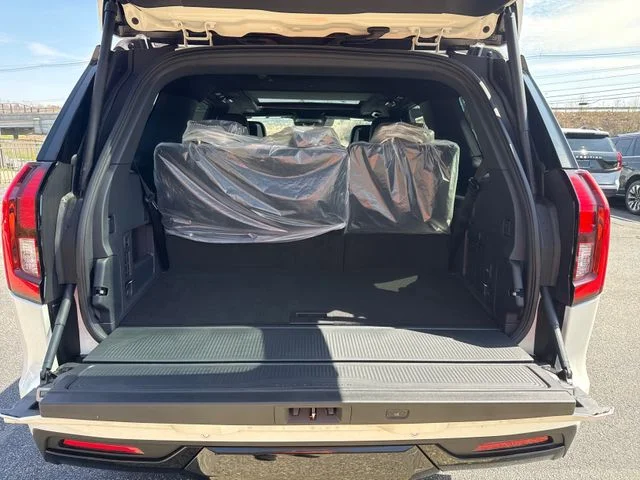 New 2026 Star White Metallic Tri-Coat Ford Platinum® image 11