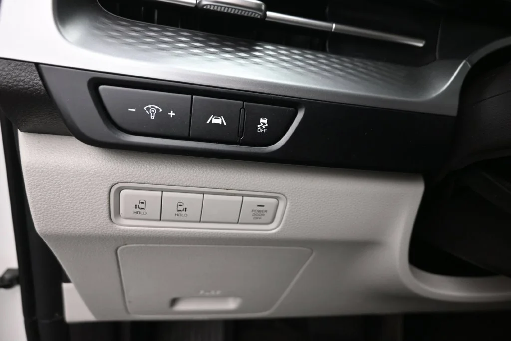 Used 2024 White Kia LX image 19