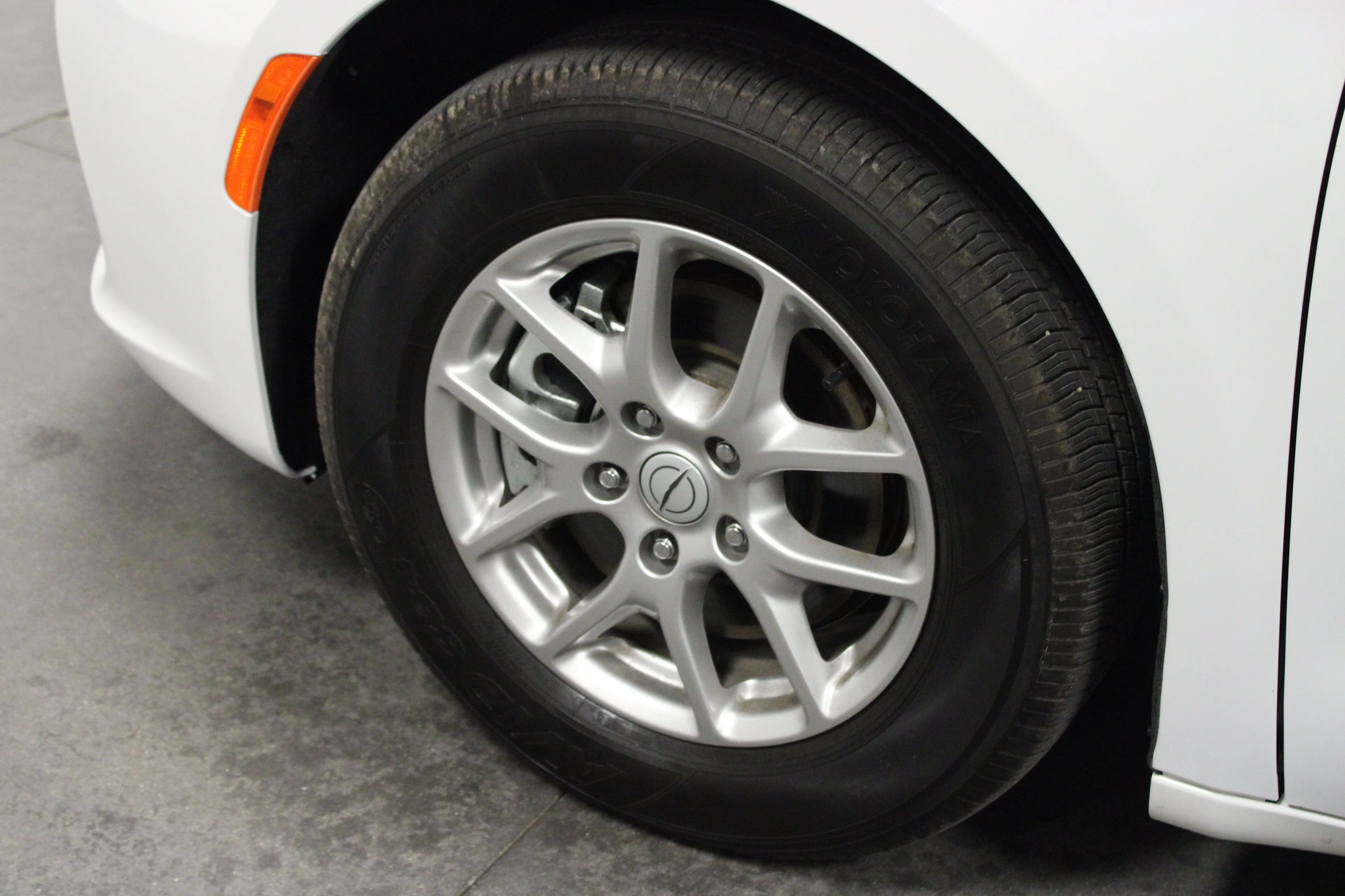 Used 2025 Bright White Clearcoat Chrysler Select image 10