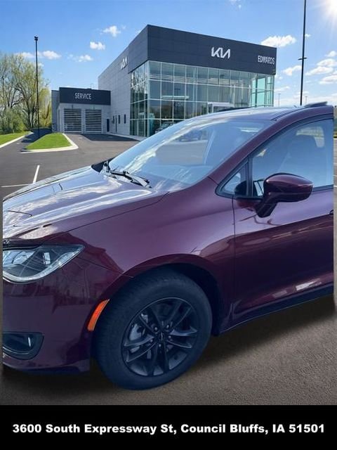 Used 2020 Red Chrysler Launch Edition image 3
