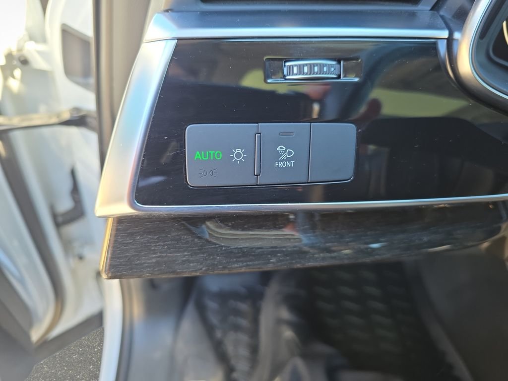 Used 2021 White Audi 55 Premium Plus image 30