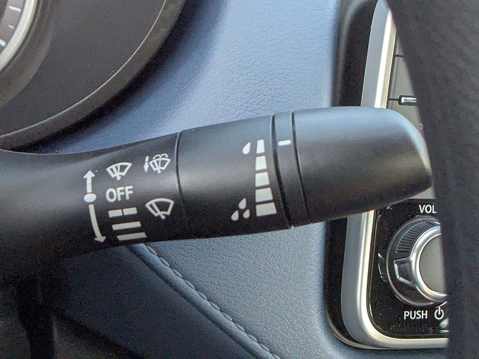 2025 Nissan Versa Sedan SV - Photo 19