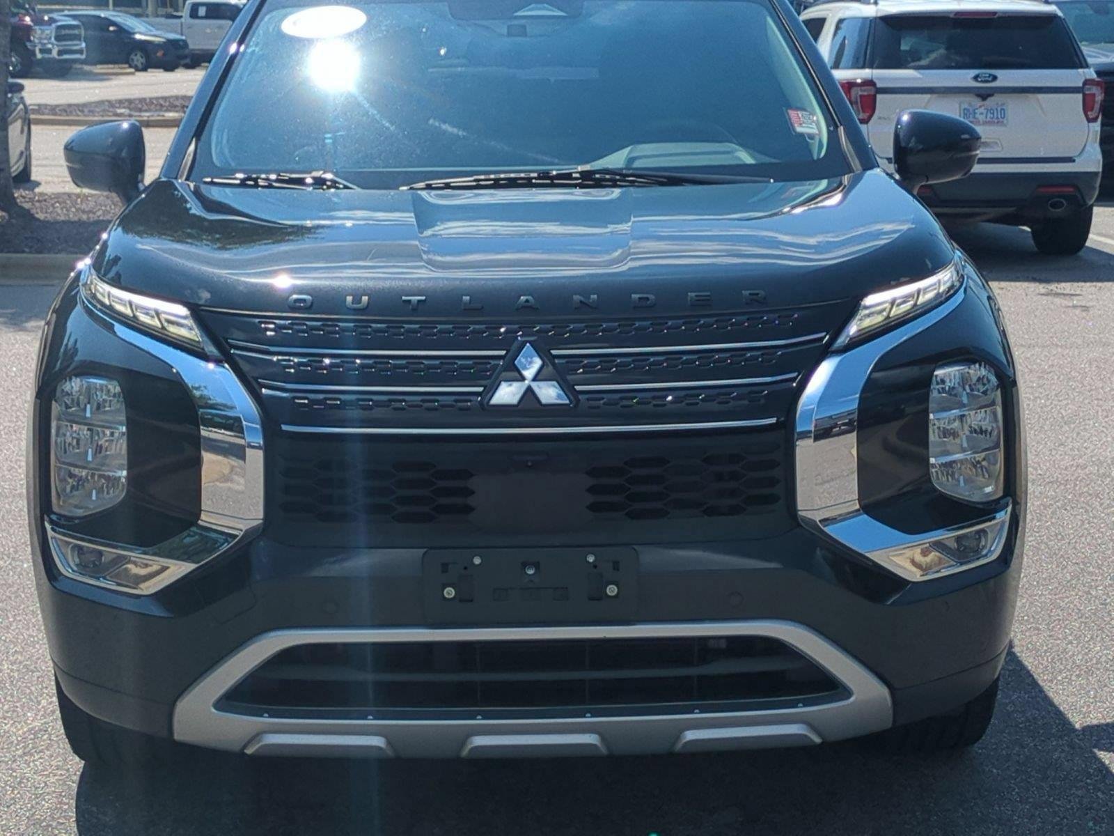 Used 2022 Labrador Black Pearl Mitsubishi SE image 14
