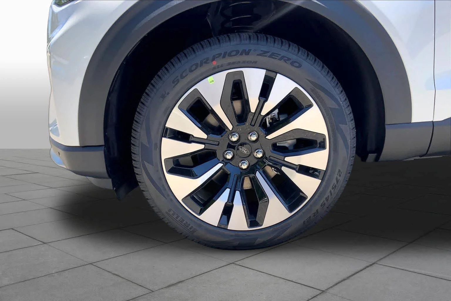 New 2026 Star White Metallic Tri-Coat Ford Platinum™ image 17