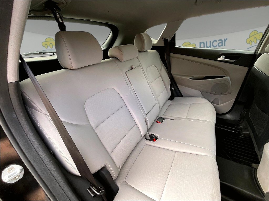 Used 2019 Black Noir Pearl Hyundai SE image 15
