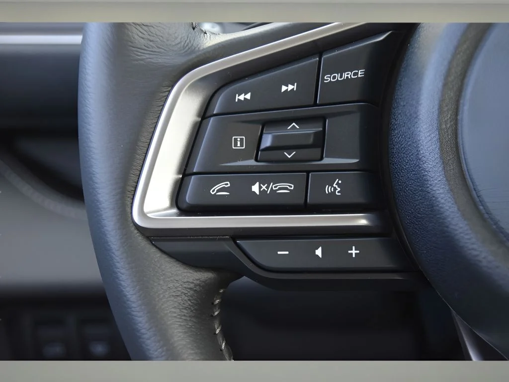 Used 2025 Ice Silver Metallic Subaru Limited image 27