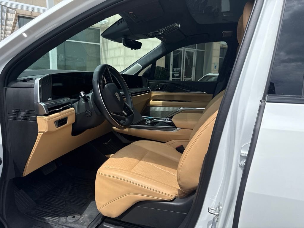 Used 2025 White Cadillac Sport 2 image 11
