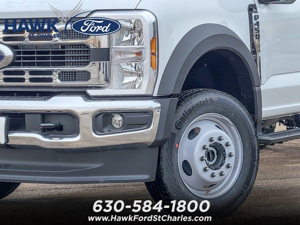 New 2026 Oxford White Ford F-450® XL image 3