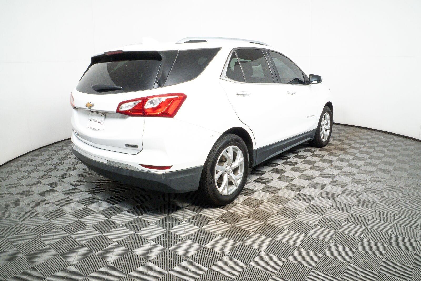 Used 2018 Summit White Chevrolet Premier image 3