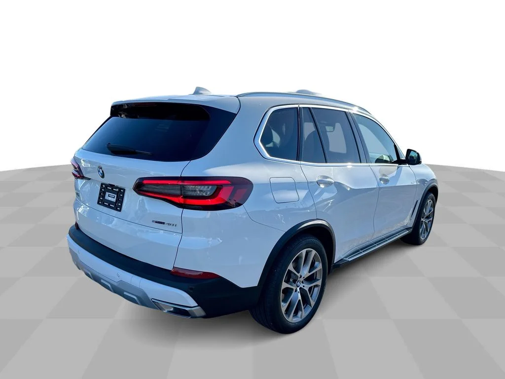 Used 2023 White BMW sDrive40i image 24