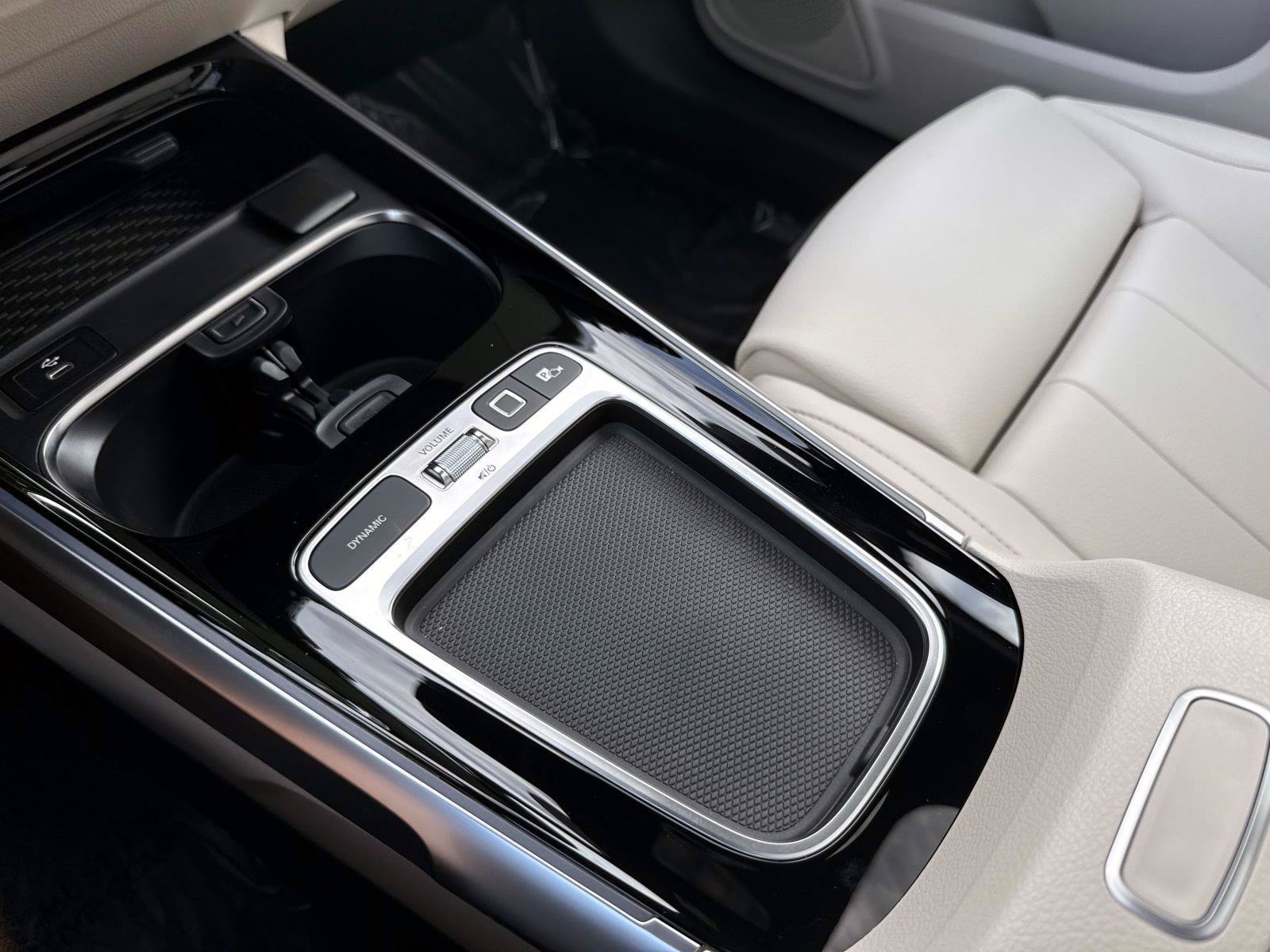Used 2025 Silver Metallic Mercedes-Benz 250 image 28