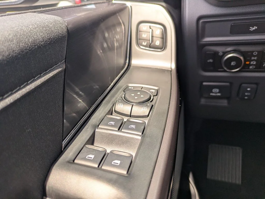 New 2026 Iconic Silver Metallic Ford Lariat image 28