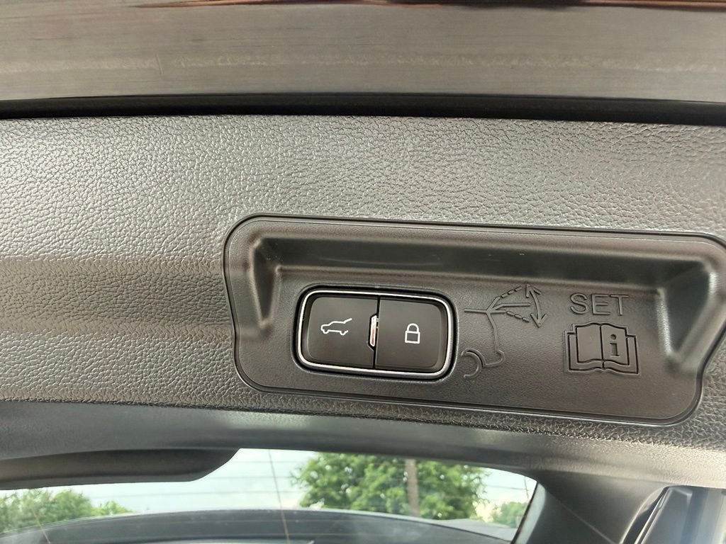 Used 2023 Black Ford XLT image 27