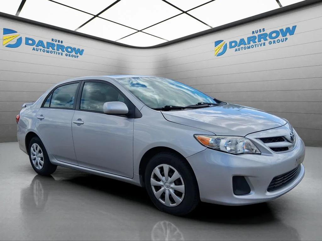 Used 2011 Silver Toyota LE image 7