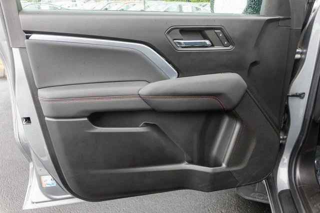 Used 2023 Gray Chevrolet Z71 image 13