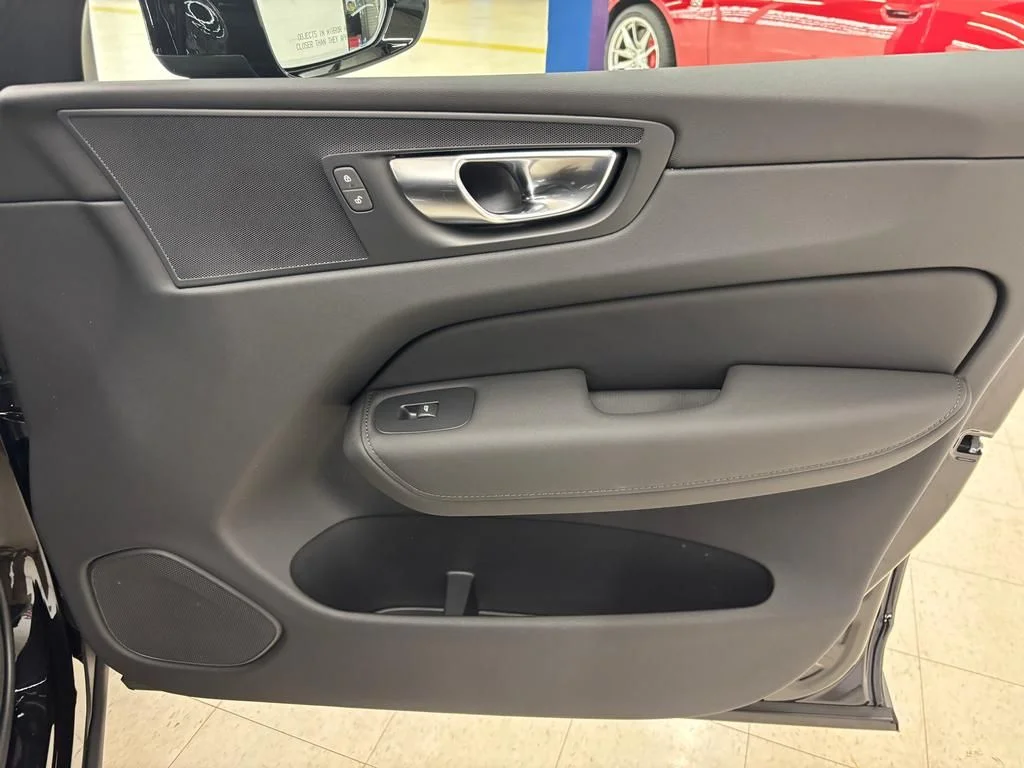 2026 Volvo XC60 Plus - Photo 17