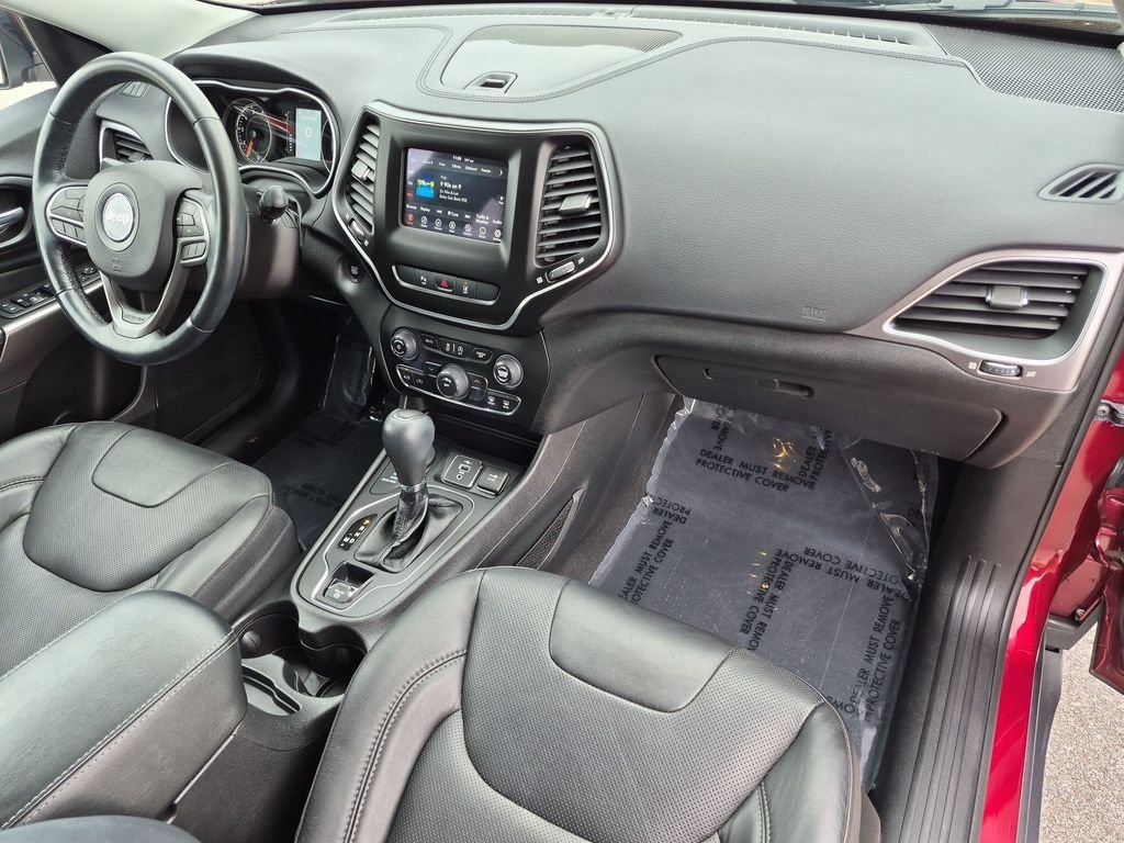 Used 2021 Red Jeep Latitude Lux image 28